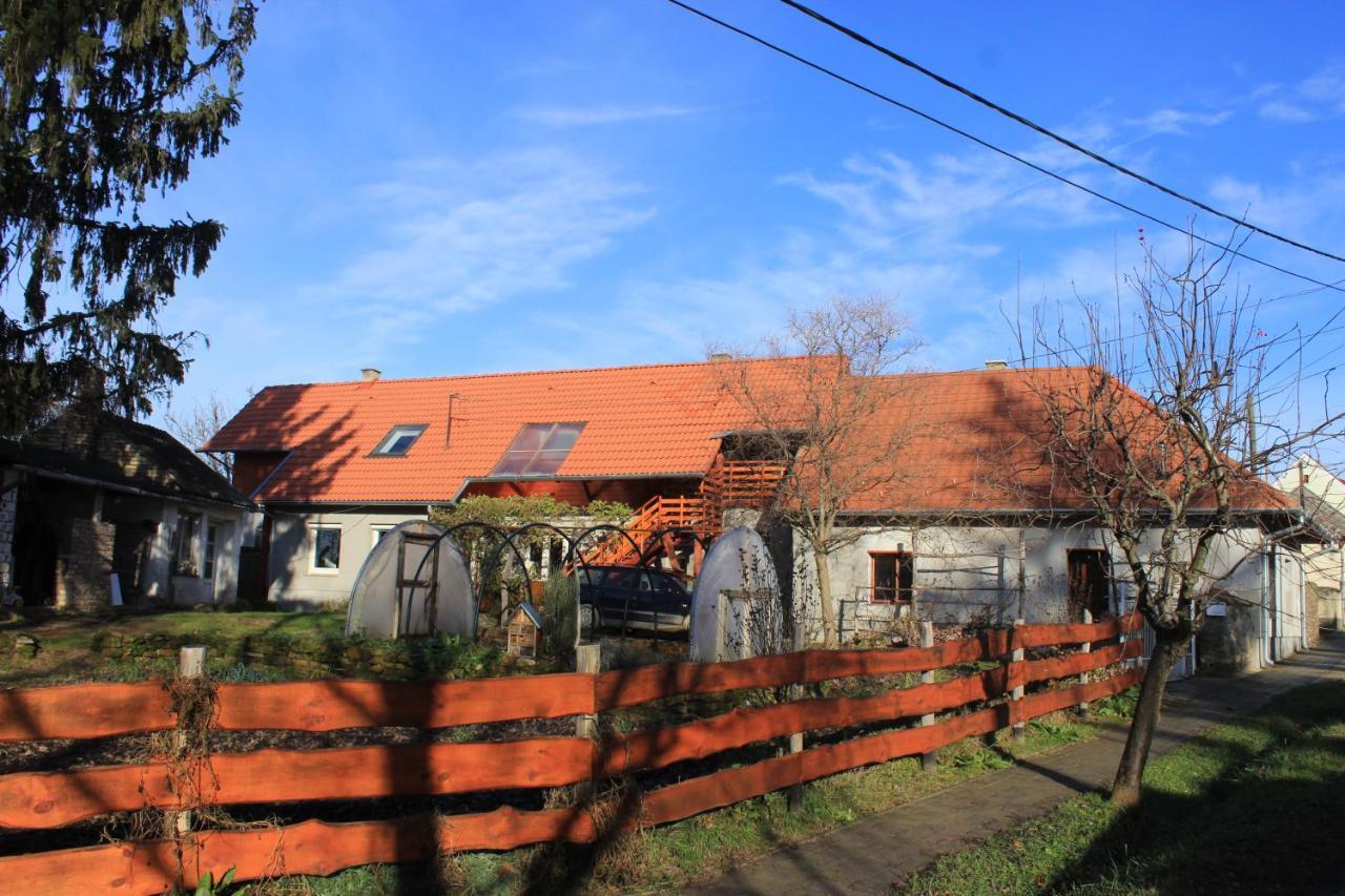 A Kert Apartman Rezi Exteriér fotografie